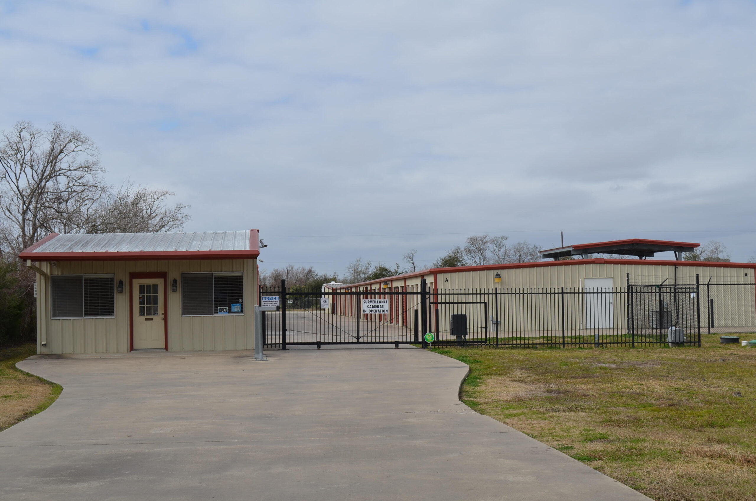 hackberry-creek-storage-fully-fenced-facility